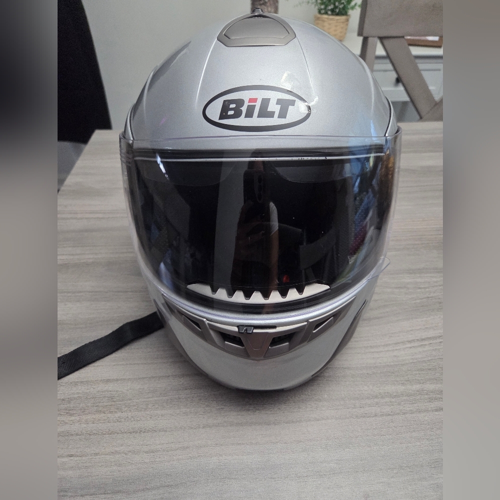 BILT Silver Full-Face Motorcycle Helmet – Size Large DOT Approved